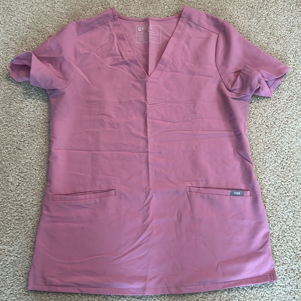 FIGS Casma scrub top in Chalk Pink (size S)